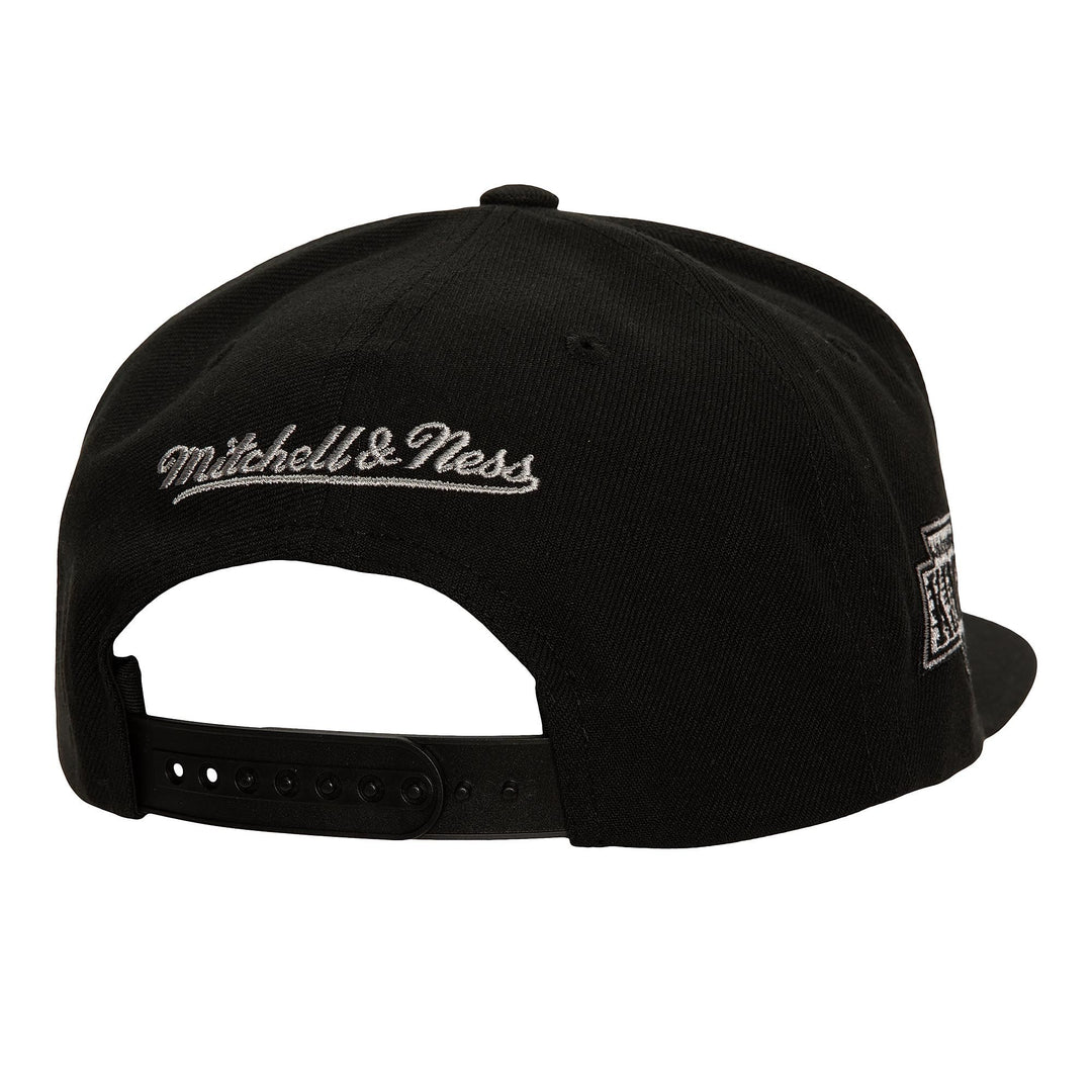 LA Kings Mitchell & Ness Retro Sport Vintage Black Snapback Hat