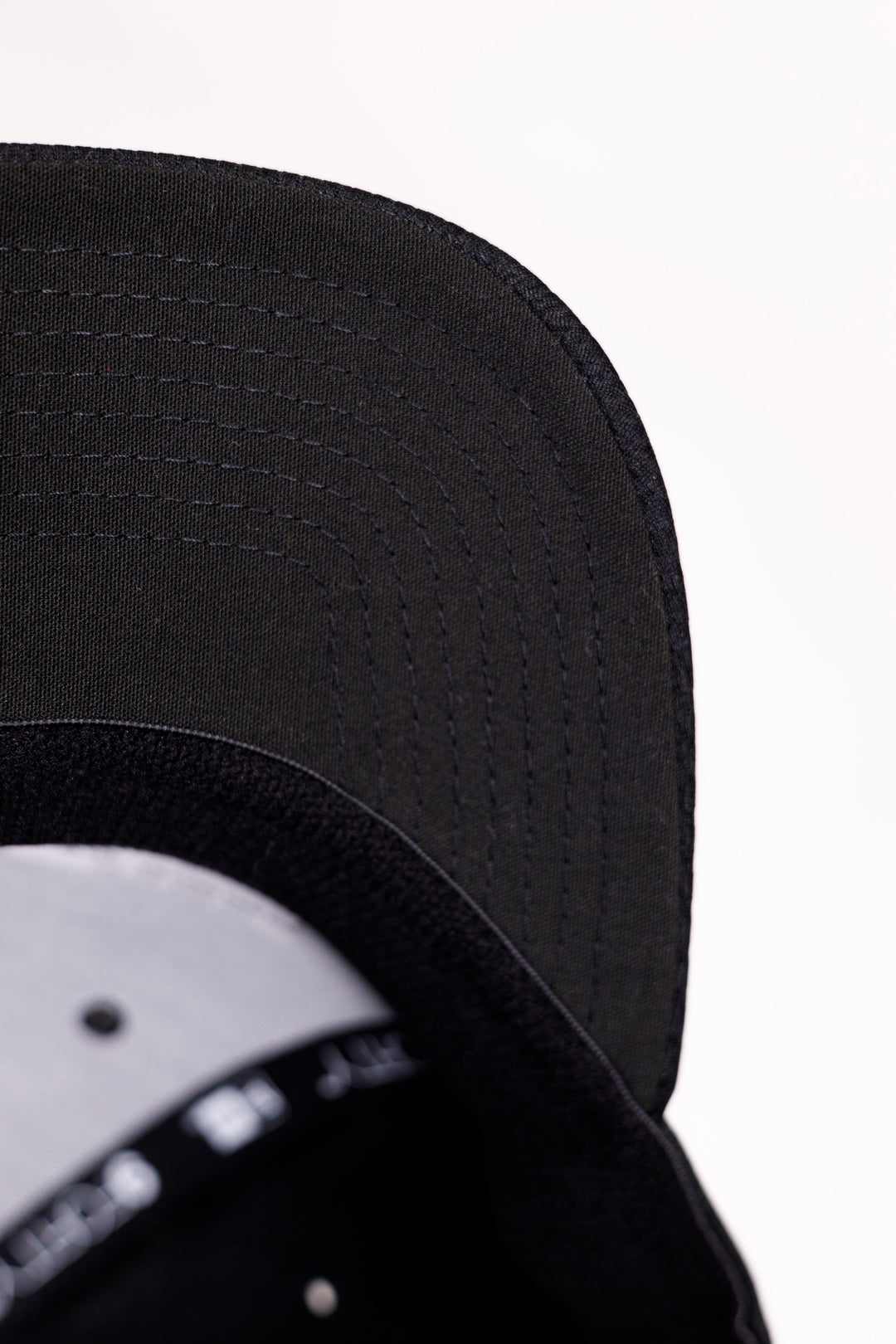 KINGS 940EG SHIELD LOGO BLACK SB HAT