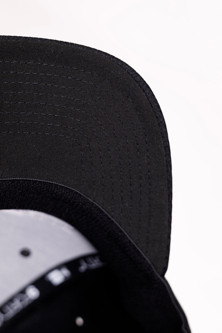 KINGS 940EG SHIELD LOGO BLACK SB HAT