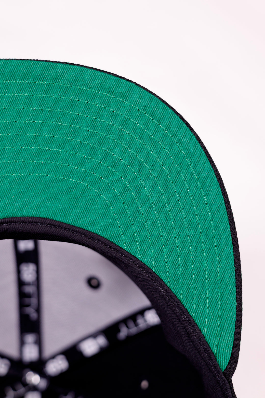 KINGS 5950 GCP CHEVY24 NE SCRIPT BLK FITTED