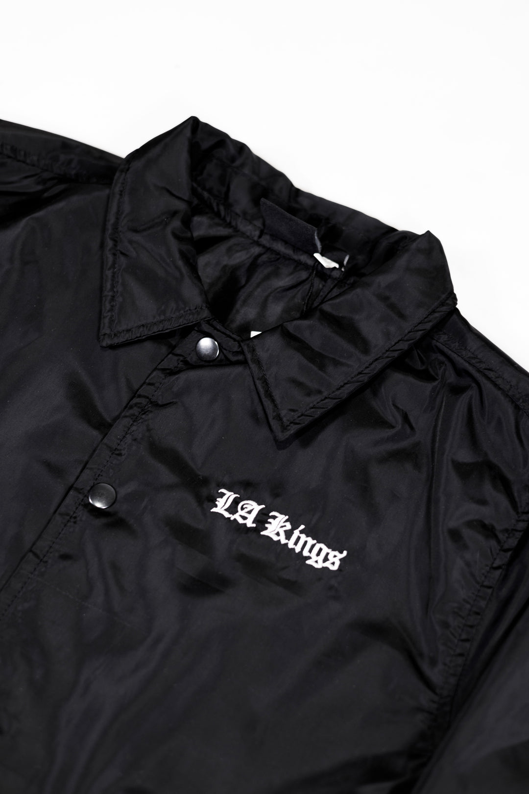 KINGS CHEST SCRIPT BADGE LOGO BACK COACHS JACKET